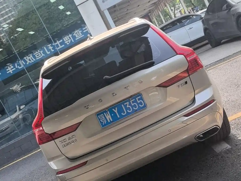 Volvo XC60 T5 4 WD Smart Grace Luxury
