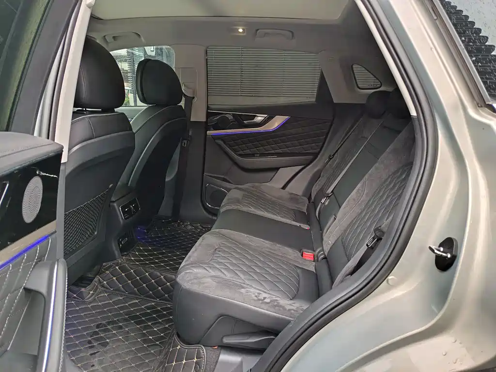 Hongqi HS5 2.0 T Connected Flagship Enjoyment 4 WD