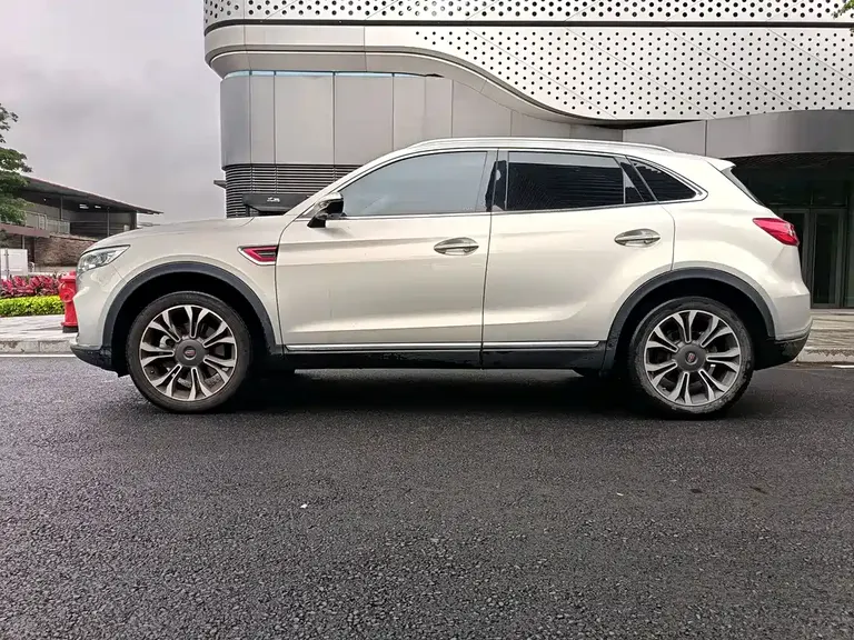 Hongqi HS5 2.0 T Connected Flagship Enjoyment 4 WD