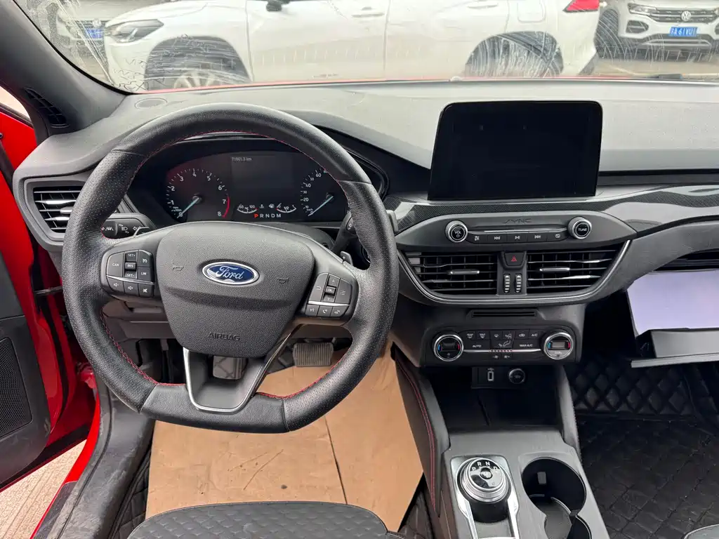 Focus Sedan EcoBoost 180 Auto ST Line