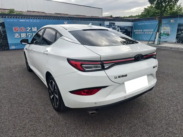JAC Sehol A5 1.5 T CVT Distinguished Connected