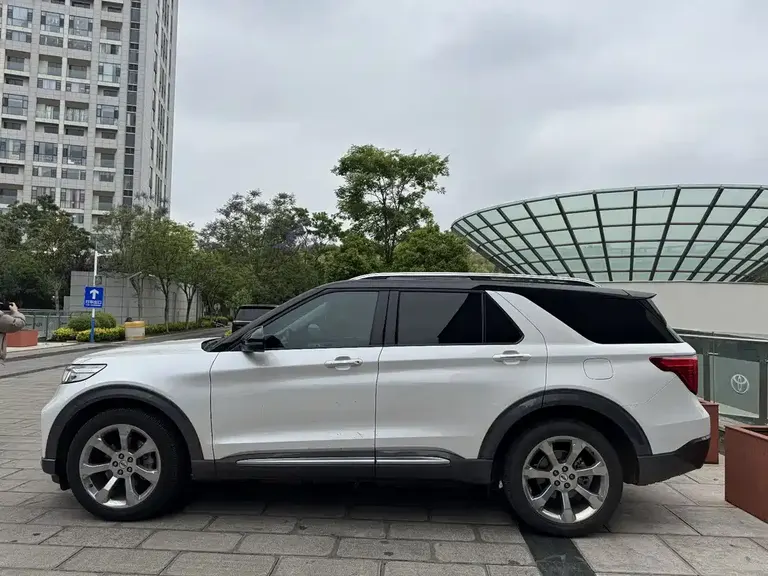 Ford Explorer EcoBoost 285 4 WD Platinum 6-seat
