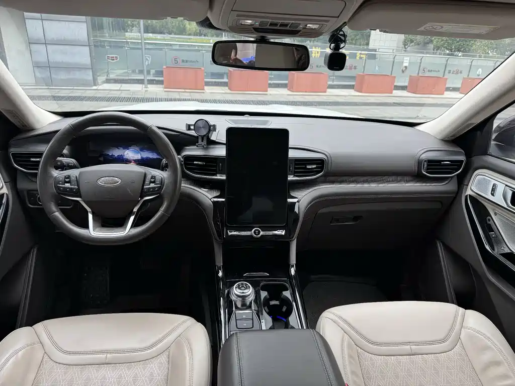 Explorer EcoBoost 285 4 WD Platinum 6-seat