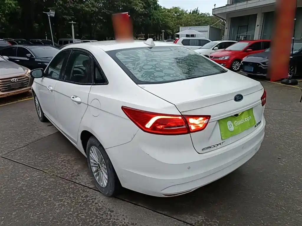 Escort 1.5 L Auto Comfort