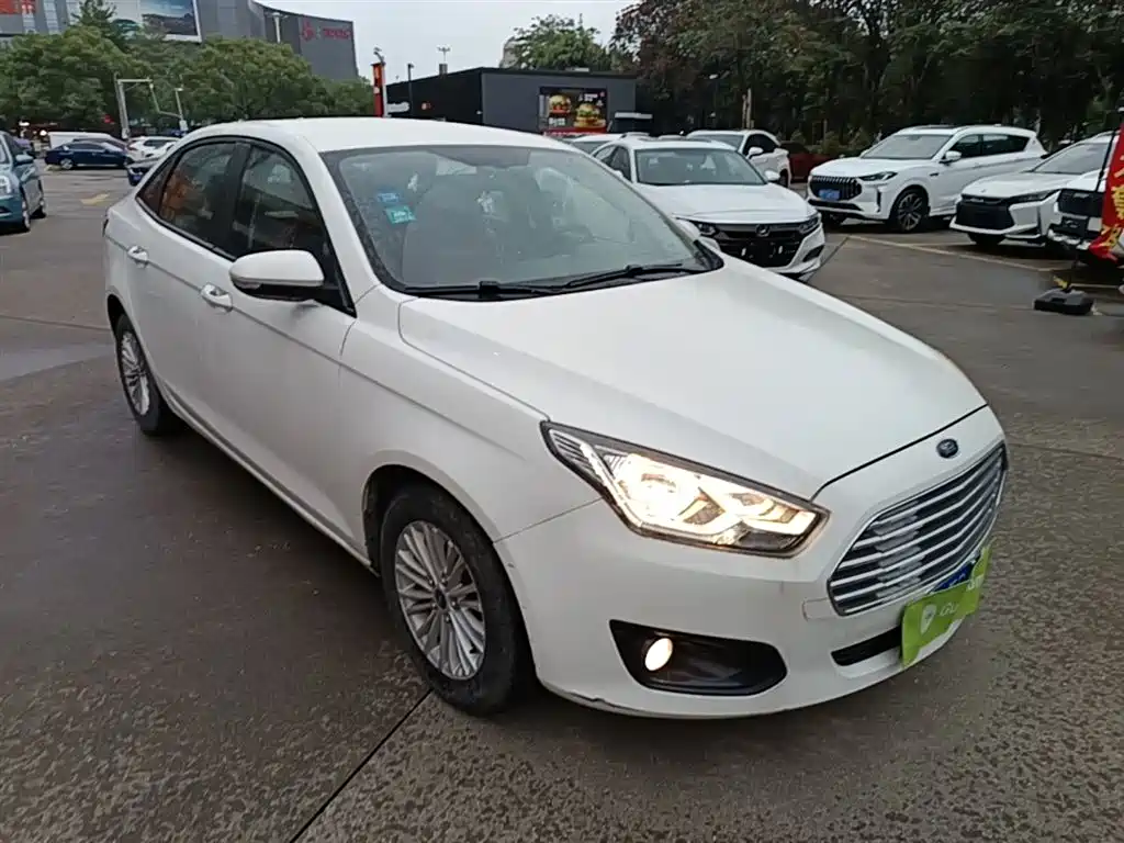 Escort 1.5 L Auto Comfort