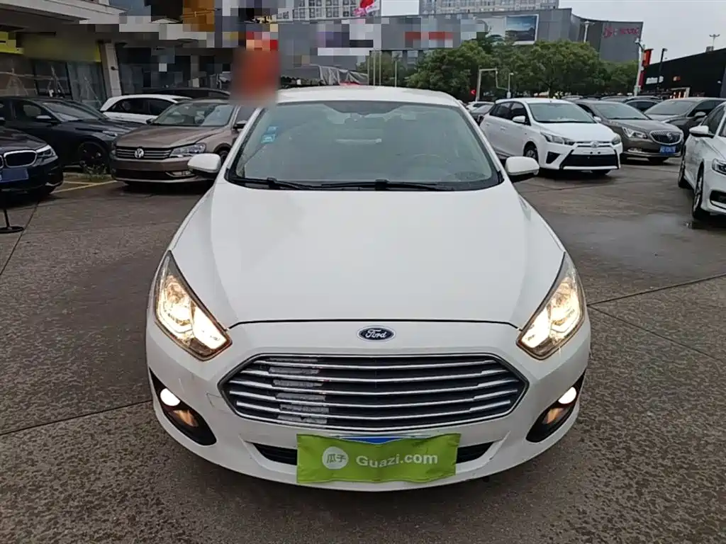 Escort 1.5 L Auto Comfort