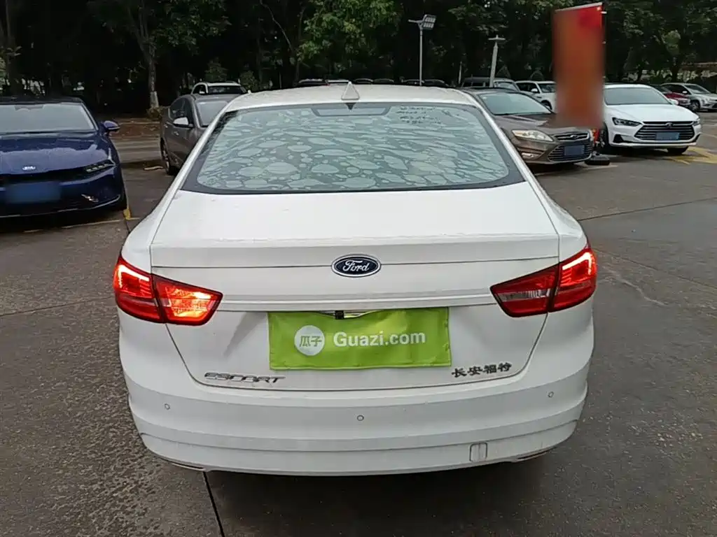 Escort 1.5 L Auto Comfort