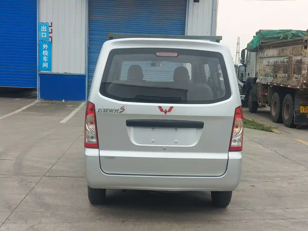 Wuling Rongguang S 1.2 L Standard AC 5-seatLSI