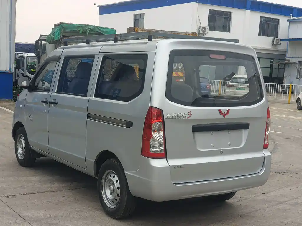 Wuling Rongguang S 1.2 L Standard AC 5-seatLSI