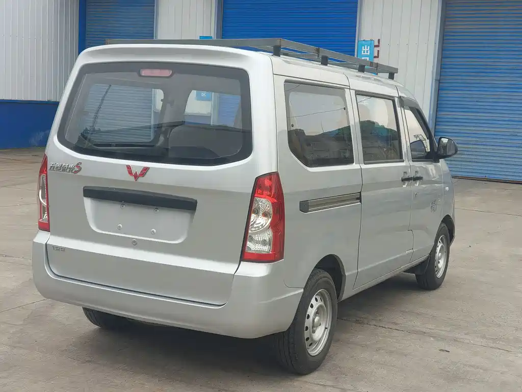 Wuling Rongguang S 1.2 L Standard AC 5-seatLSI