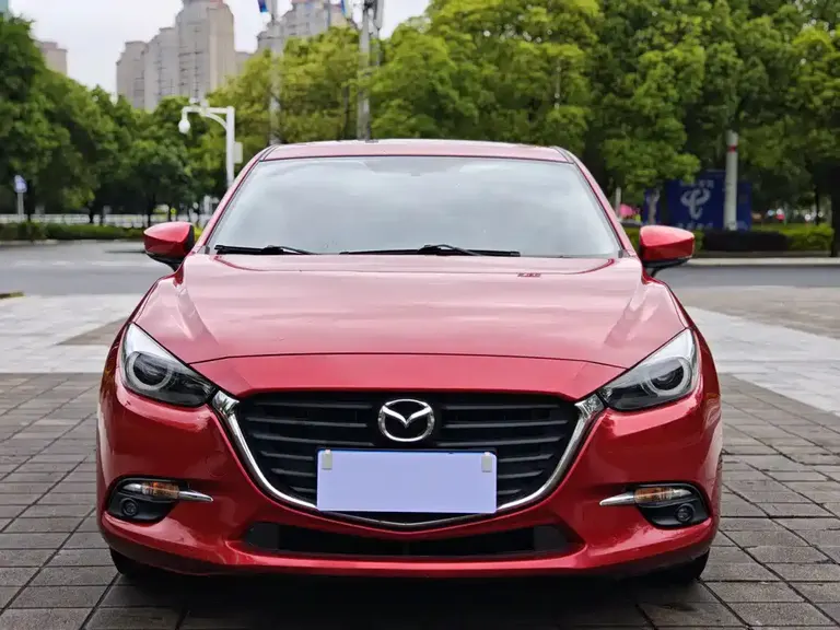 Mazda 3 Axela Cloud Control Sedan 1.5 L Auto Luxury CN-V