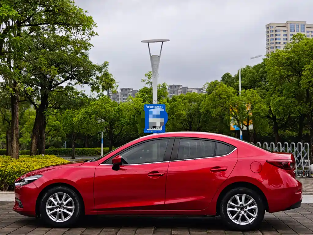 Mazda 3 Axela Cloud Control Sedan 1.5 L Auto Luxury CN-V