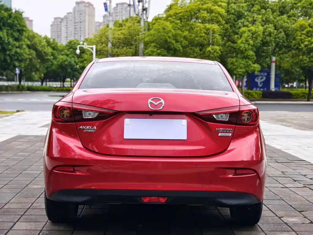 Mazda 3 Axela Cloud Control Sedan 1.5 L Auto Luxury CN-V