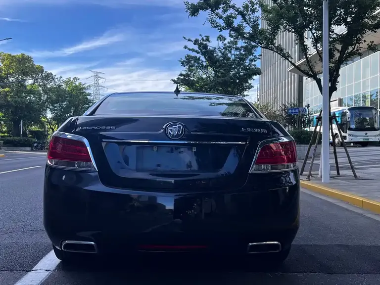 Buick LaCrosse 2.4 L SIDI Elegant Luxury