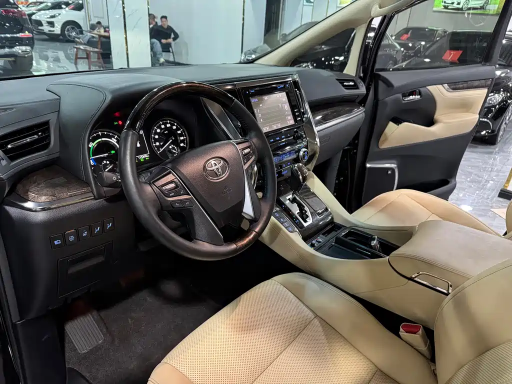 Vellfire Dual Engine 2.5 L HV Distinguished