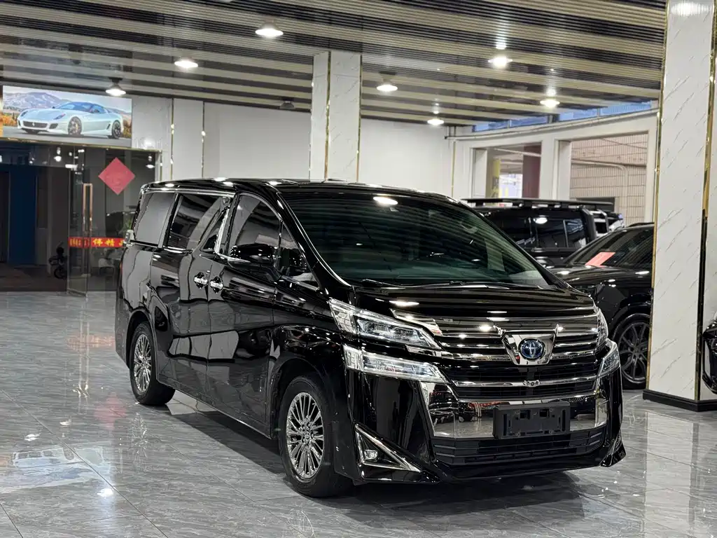 Vellfire Dual Engine 2.5 L HV Distinguished
