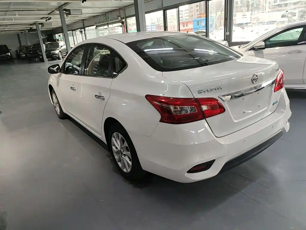 Sylphy 1.6 XV CVT Connected Premium CN-VI