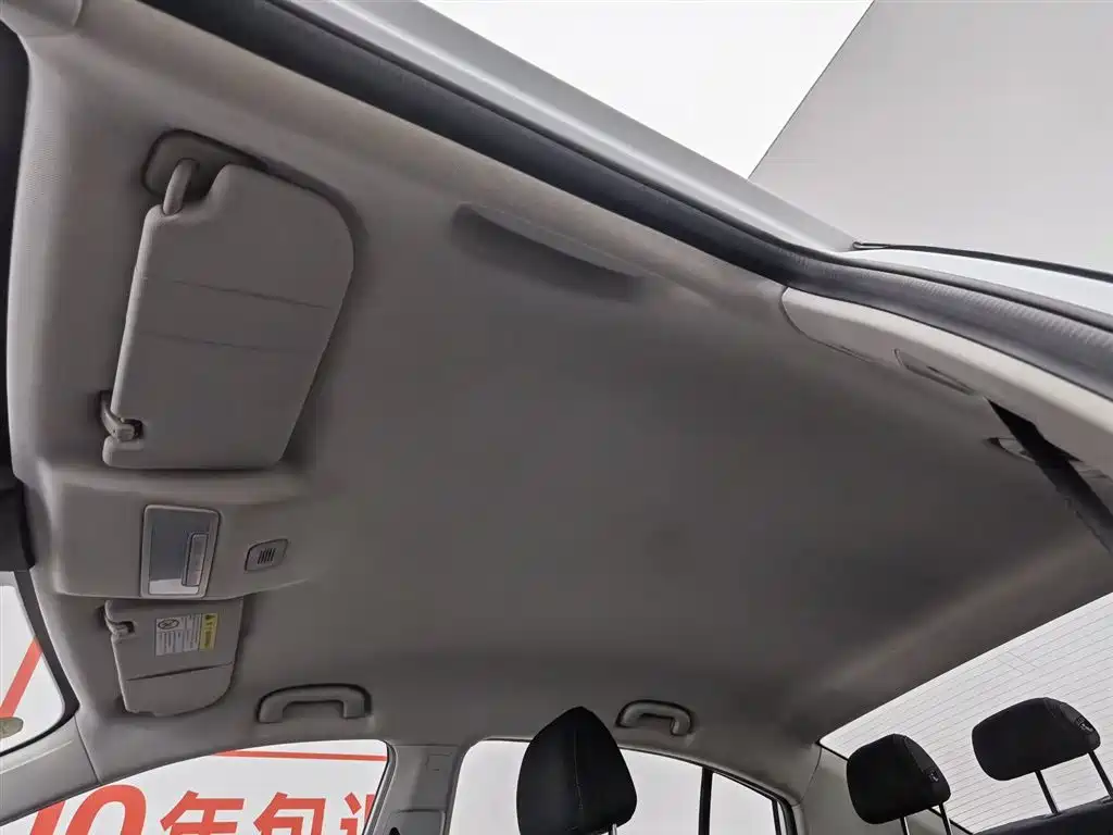 Roewe i5 1.5 L Manual 4 G Connected Leading Luxury