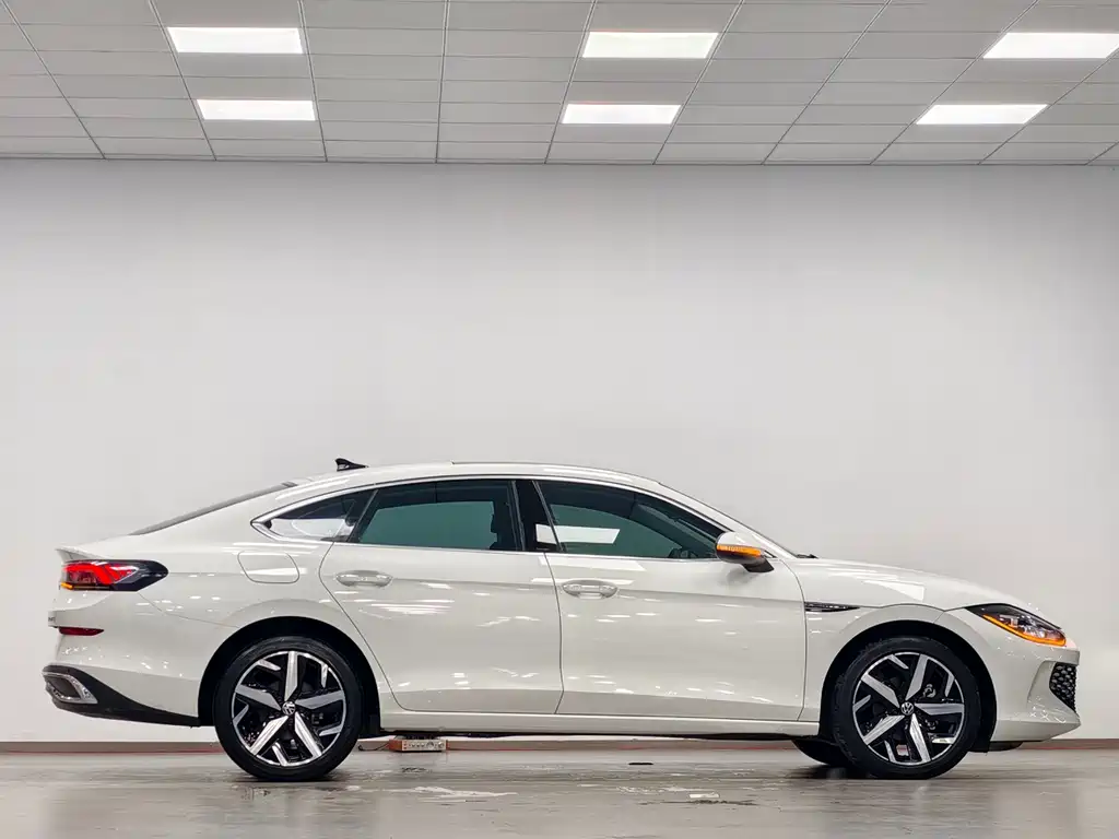 Lamando Lamando L 280 TSI DSG Spicy Cool