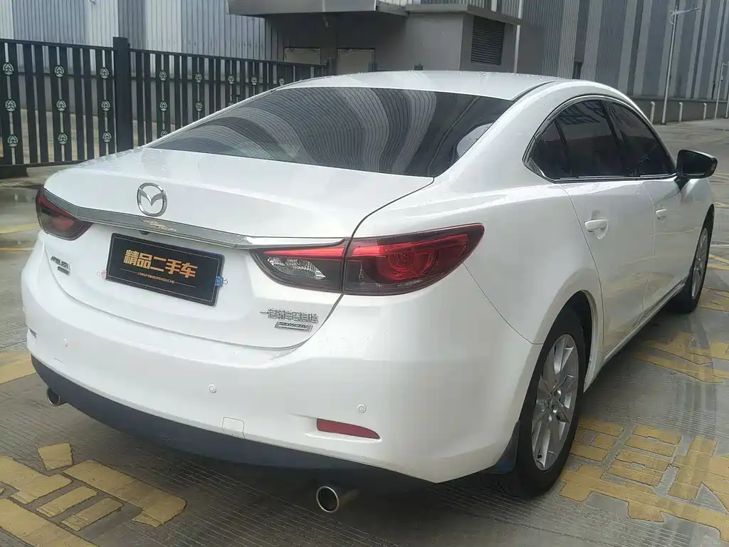 Atenza 2.0 L Blue Sky Luxury