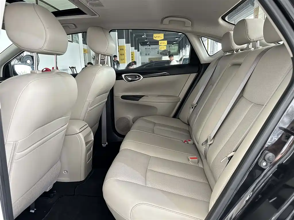 Sylphy 1.6 XV CVT Connected Premium CN-V