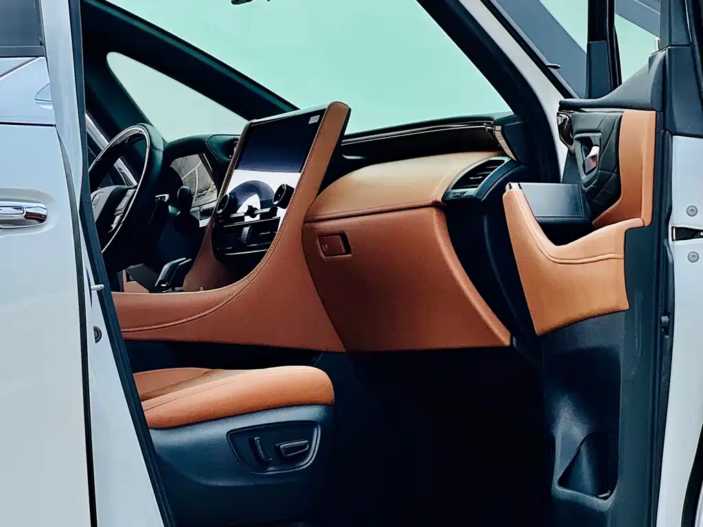 Vellfire Crown Dual Engine 2.5 L Supreme Executive