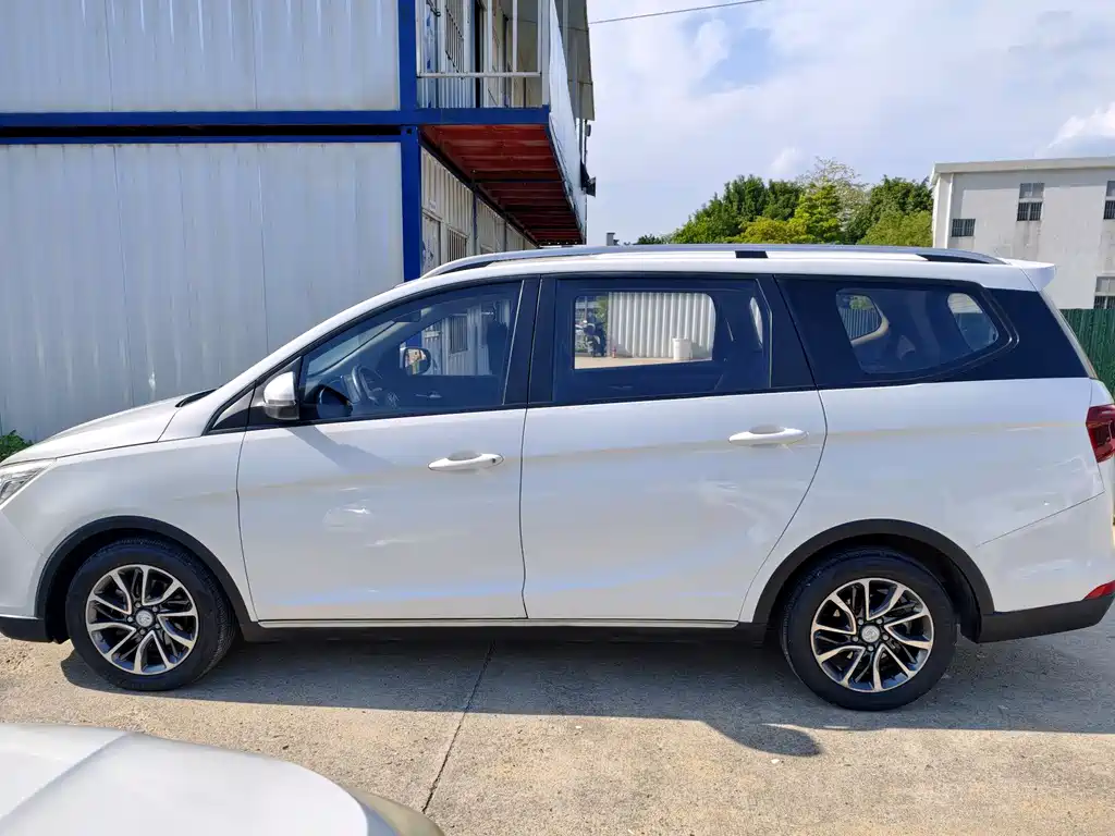 Baojun 730 1.5 T CVT Fashion 7-seat CN-VI