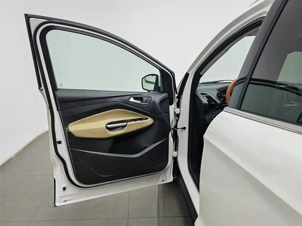 Kuga EcoBoost 245 4 WD Grand Wing