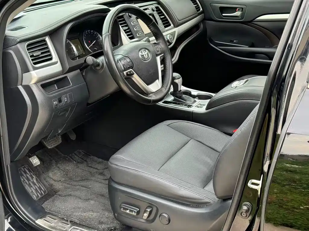 Highlander 2.0 T 4 WD Luxury 7-seat