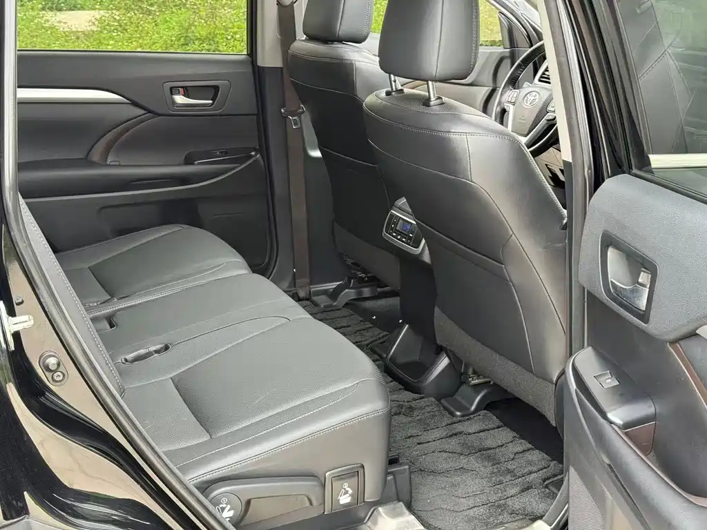 Highlander 2.0 T 4 WD Luxury 7-seat