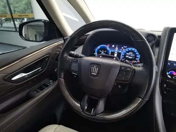 Vellfire Crown Dual Engine 2.5 L HV Supreme