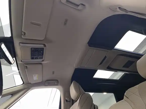 Vellfire Crown Dual Engine 2.5 L HV Supreme