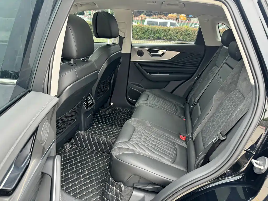 Hongqi HS5 2.0 T 4 WD Flagship Enjoyment Pro
