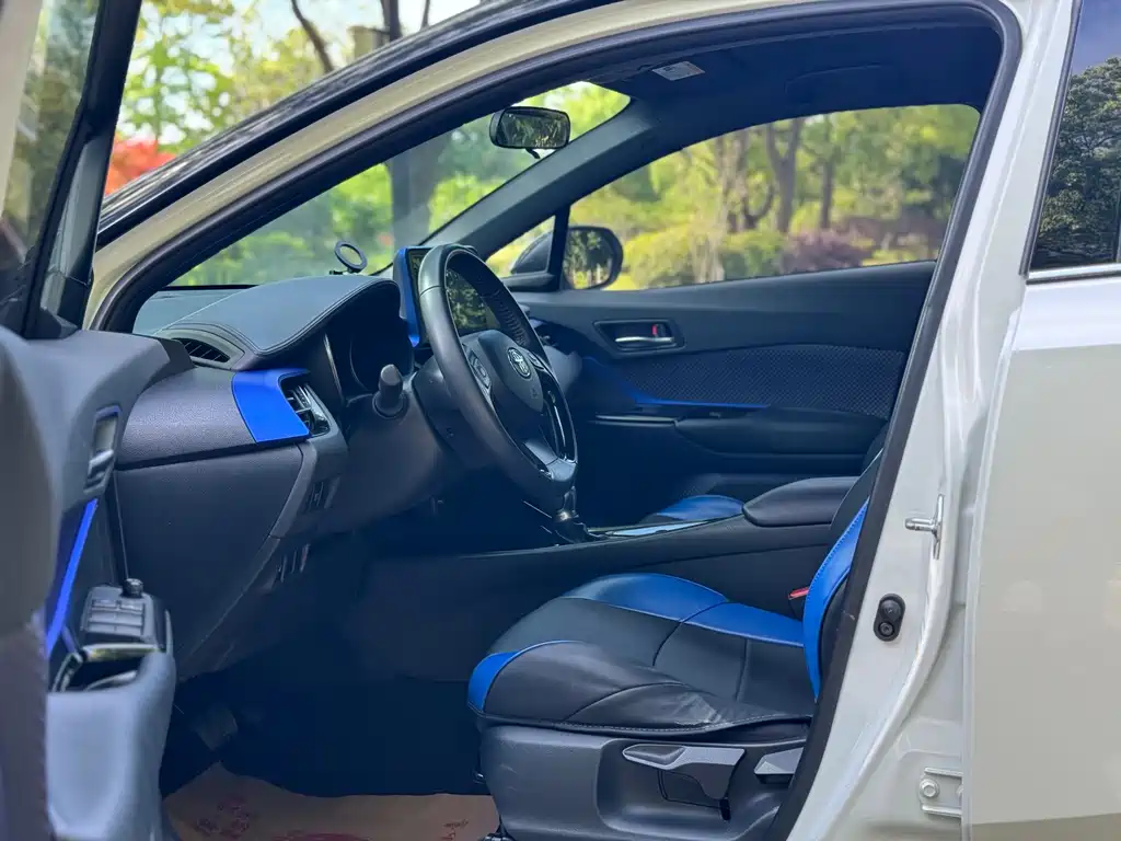 Toyota C-HR 2.0 L Luxury CN-V