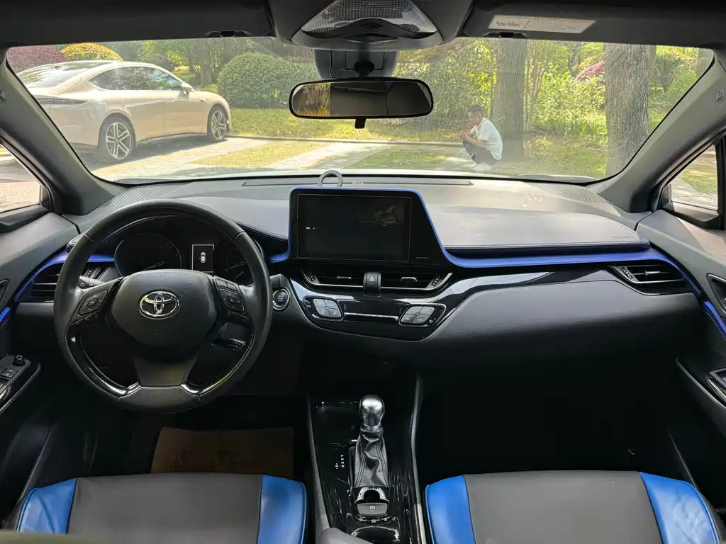 Toyota C-HR 2.0 L Luxury CN-V
