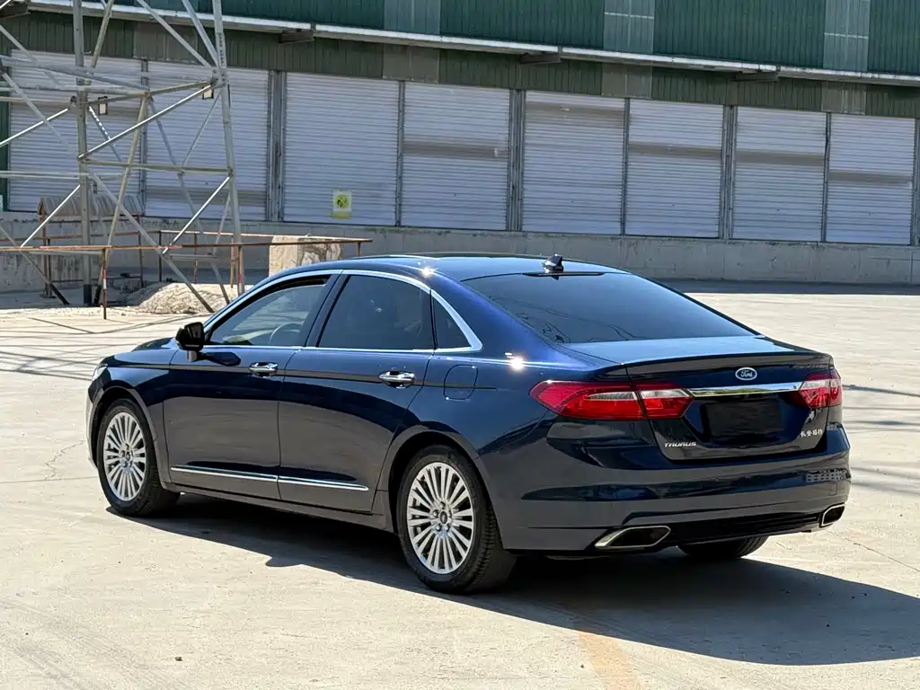 Taurus EcoBoost 245 Luxury