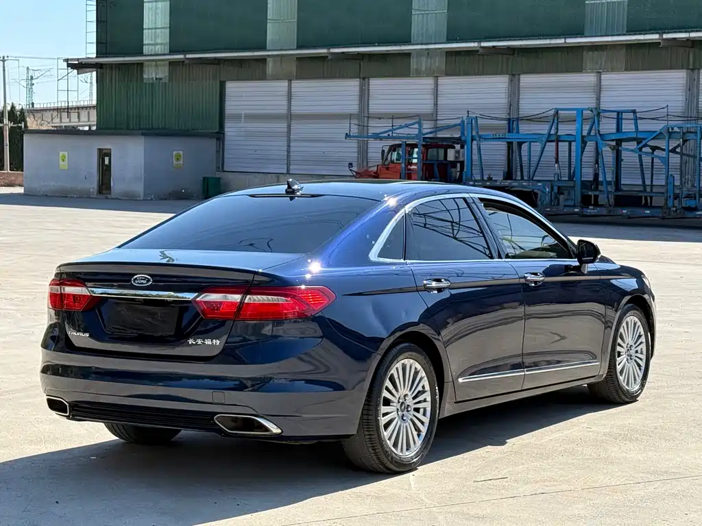 Taurus EcoBoost 245 Luxury