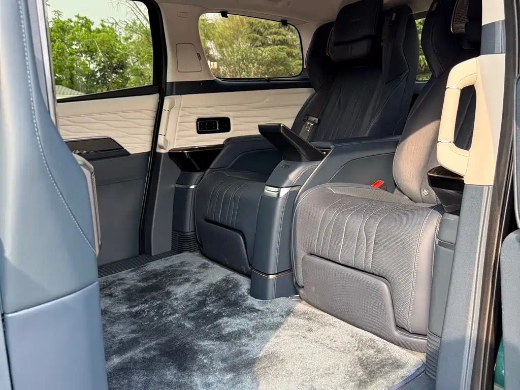 Century 2.0 T 4-seat Private
