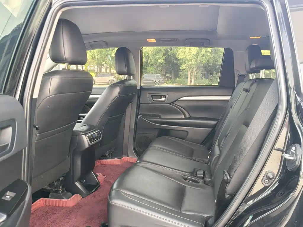 Highlander 2.0 T 4 WD Luxury 7-seat CN-V
