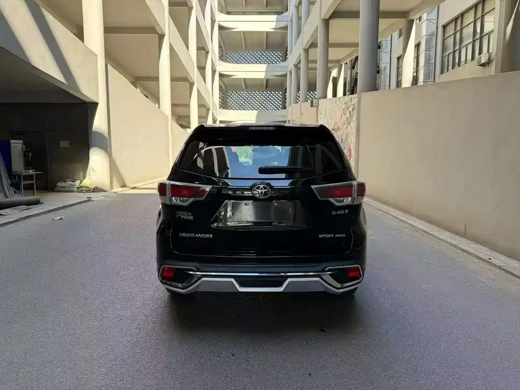 Highlander 2.0 T 4 WD Luxury 7-seat
