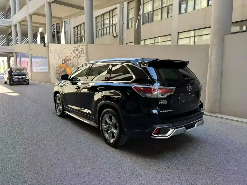 Highlander 2.0 T 4 WD Luxury 7-seat