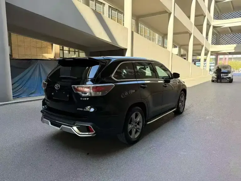 Toyota Highlander 2.0 T 4 WD Luxury 7-seat