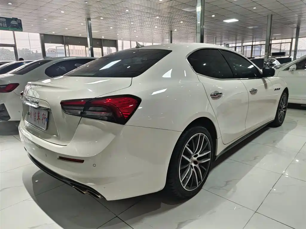 Ghibli 2.0 T Sharp Edge