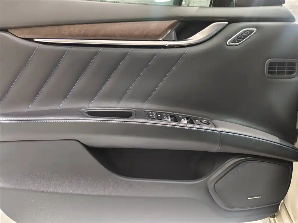Ghibli 2.0 T Sharp Edge
