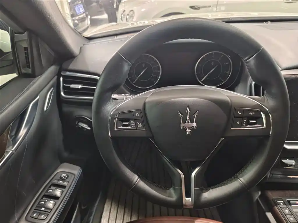Ghibli 2.0 T Sharp Edge