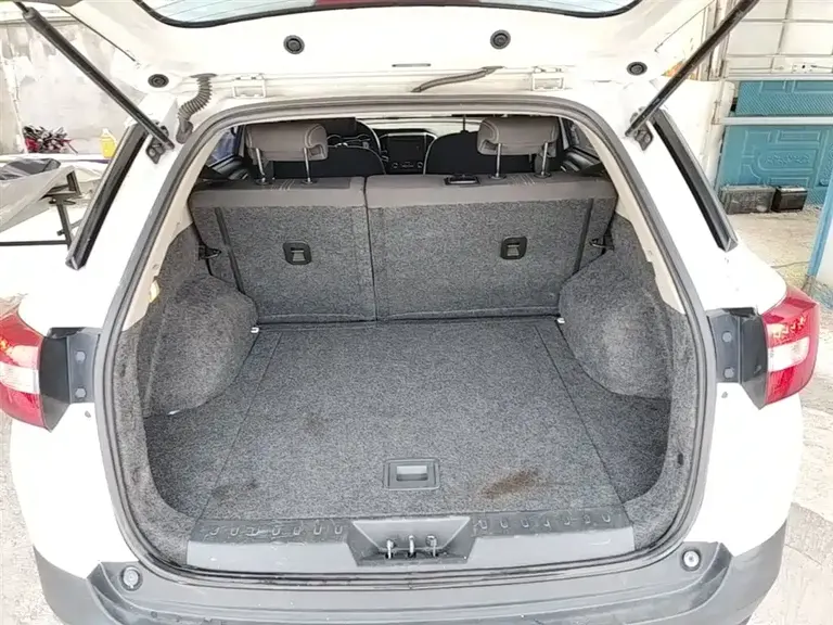 Dongfeng Fengshen AX3 1.5 L Auto Scirocco