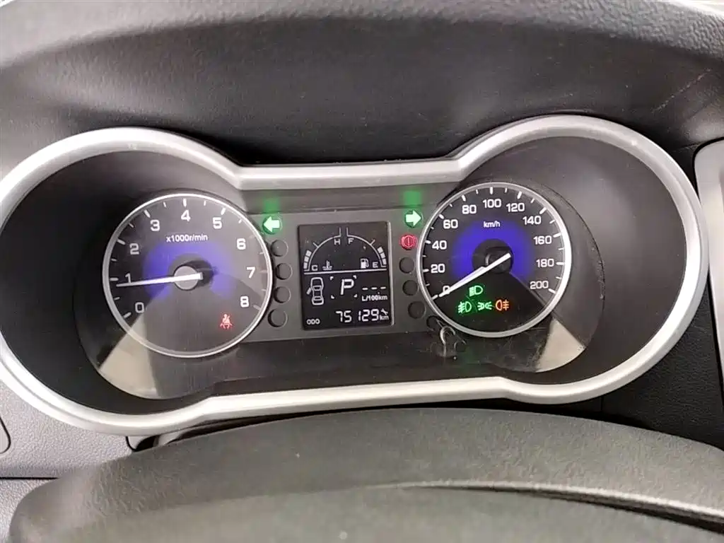 Dongfeng Fengshen AX3 1.5 L Auto Scirocco