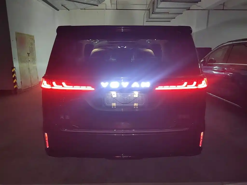 Voyah Dreamer PHEV 4 WD Flagship Kunpeng