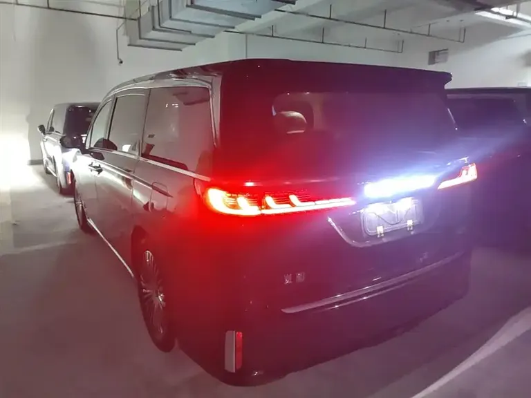 Voyah Dreamer PHEV 4 WD Flagship Kunpeng