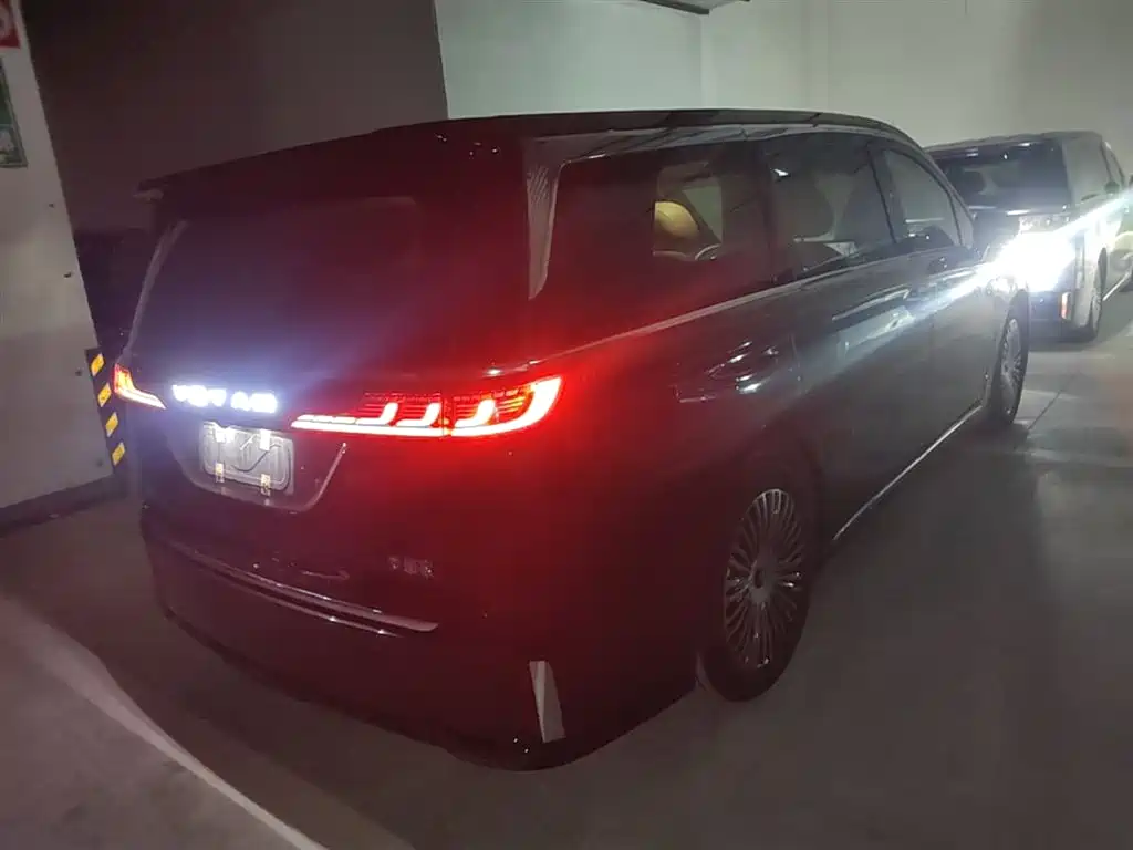 Voyah Dreamer PHEV 4 WD Flagship Kunpeng